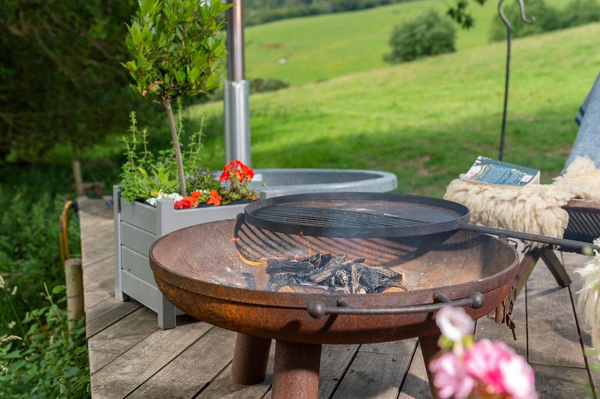 Tilbury Shepherd Huts With Hot Tubs Plus Holiday Cottages West Bagborough Esterno foto